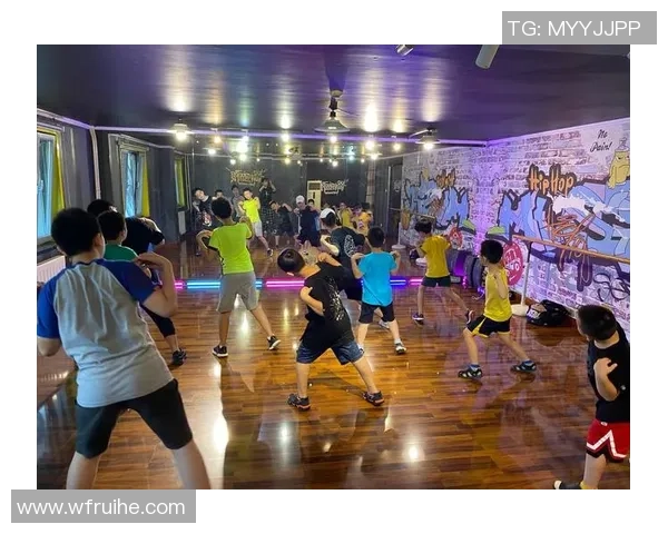 深圳街舞队的个人能力提升与团队协作的完美结合探讨 深圳街舞队的个人能力提升与团队协作的完美结合探讨